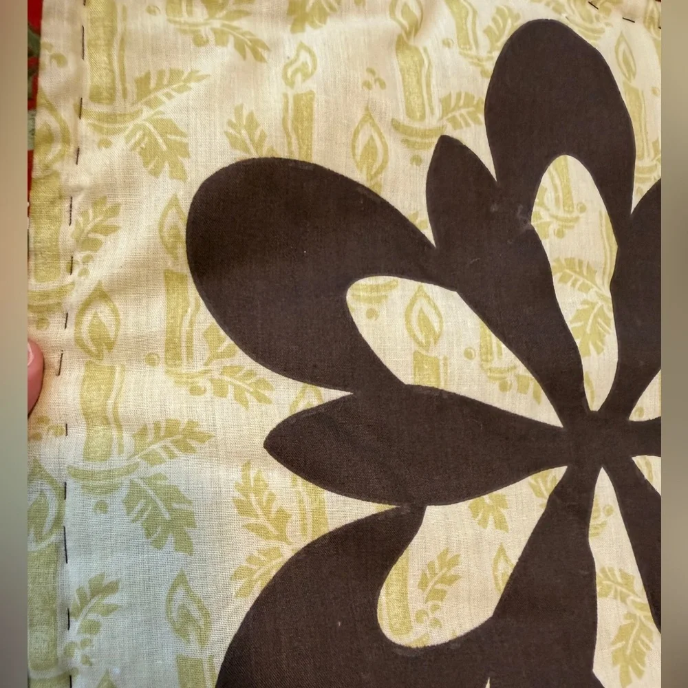 Home Classics Green Red Cream Christmas Patchwork Comforter 2 Pillow Cases F/Q
